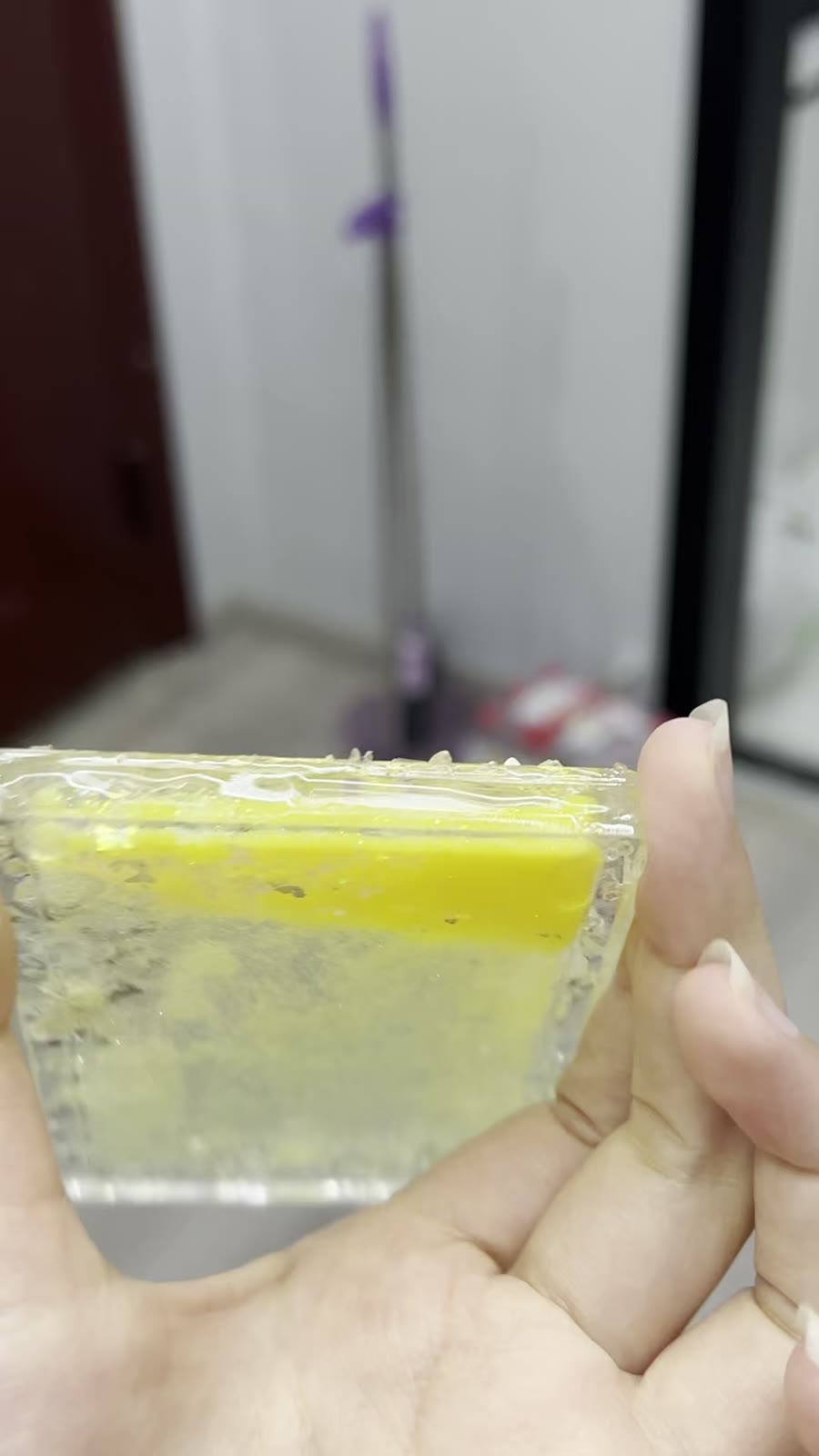 Porte-cartes à sable mou en résine transparente avec paillettes jaunes