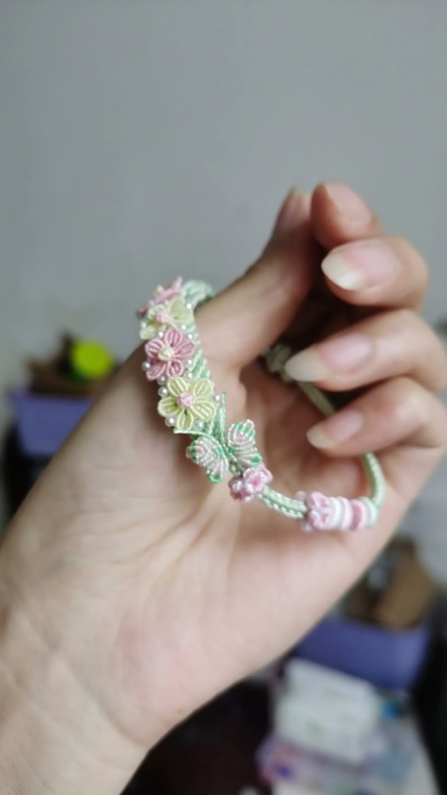 Pulseira Tecida à Mão Gradiente Rosa e Verde