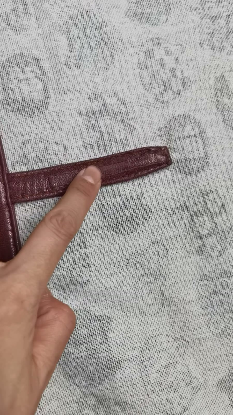 Raccoglitore ad anelli in pelle di capra cerata oxblood