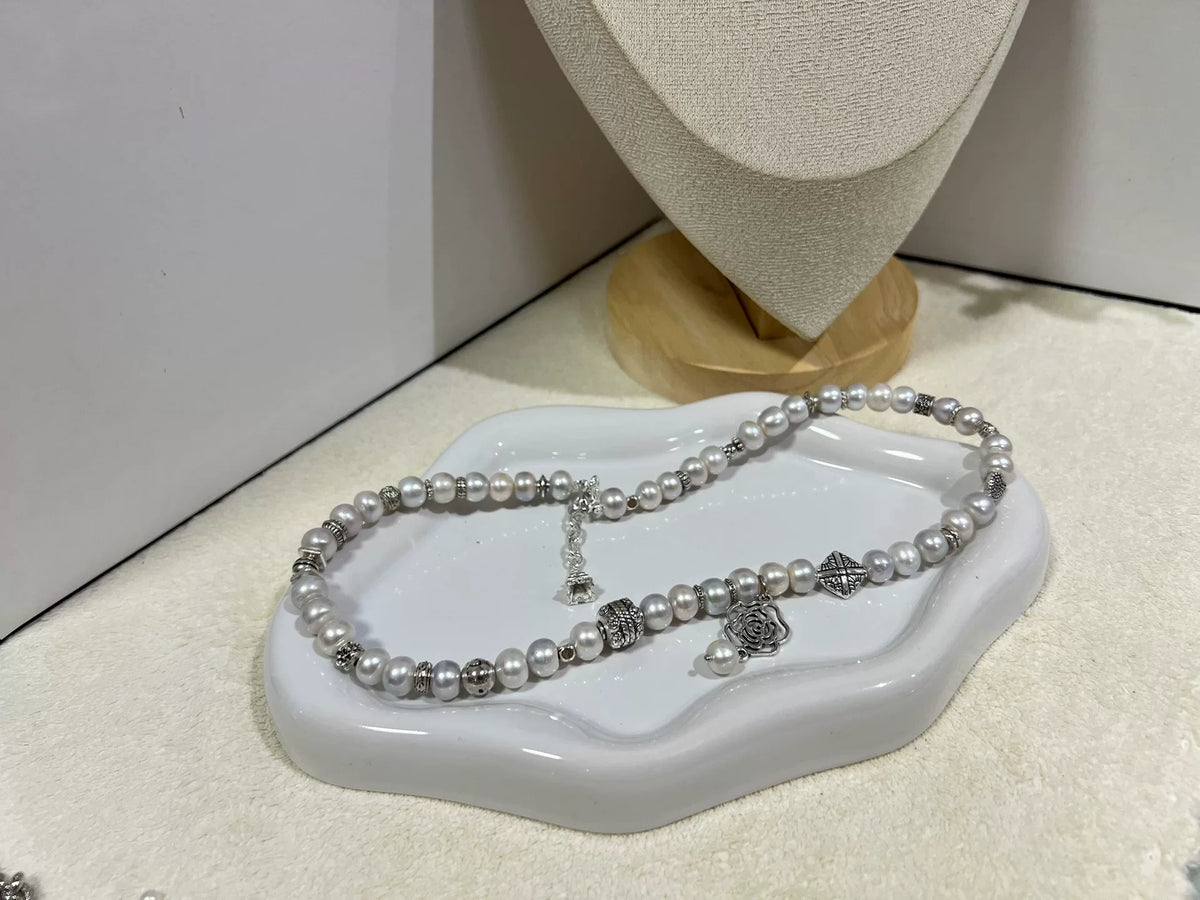 Collier avec perles d'eau douce blanches et rose
