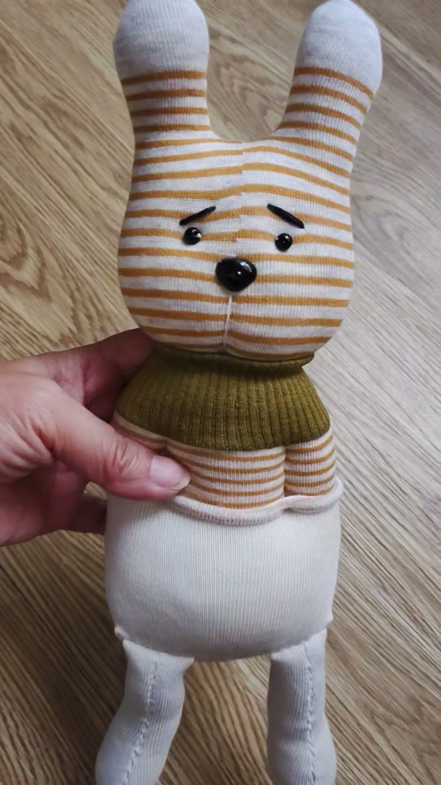 Coelho de Pelúche de Meia Listrado Feito à Mano