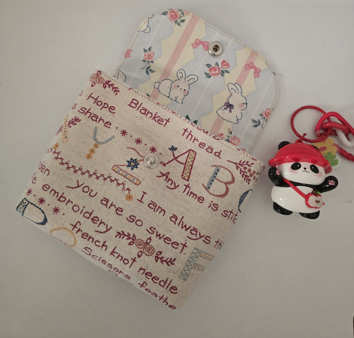 Handwritten English Print Small Pouch