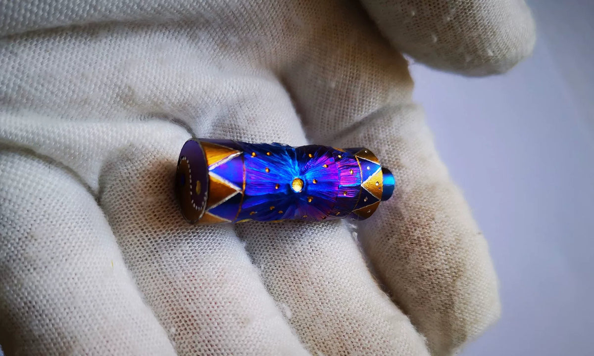Collier pendentif en titane avec chambre à pilule scellée