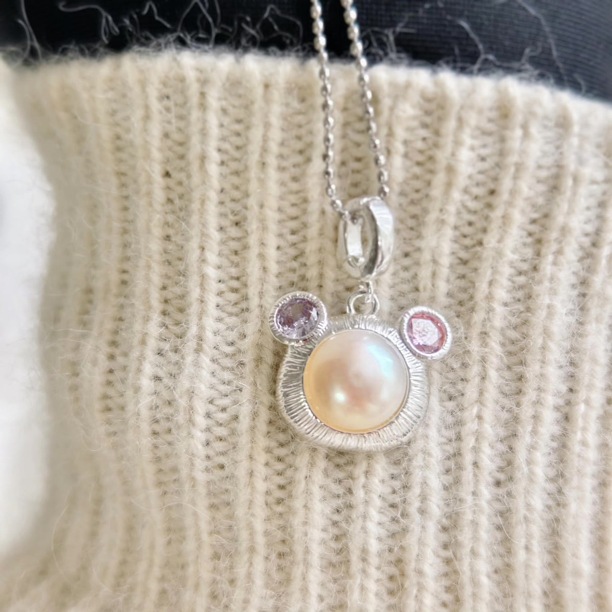 Brushed Bear Head Pearl Pendant Titanium Chain