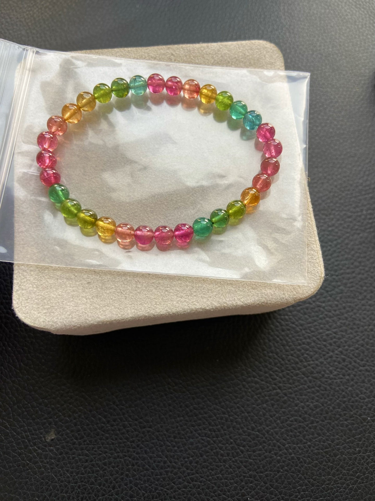 Bracciale a perline in tormalina fluorescente 5.8mm