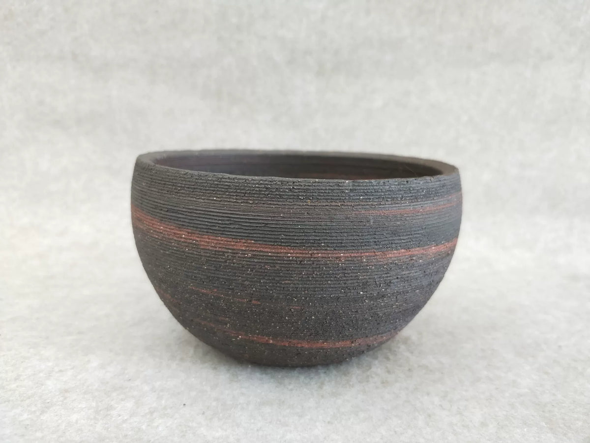 Maceta de Gres Negro con Agujero de Drenaje
