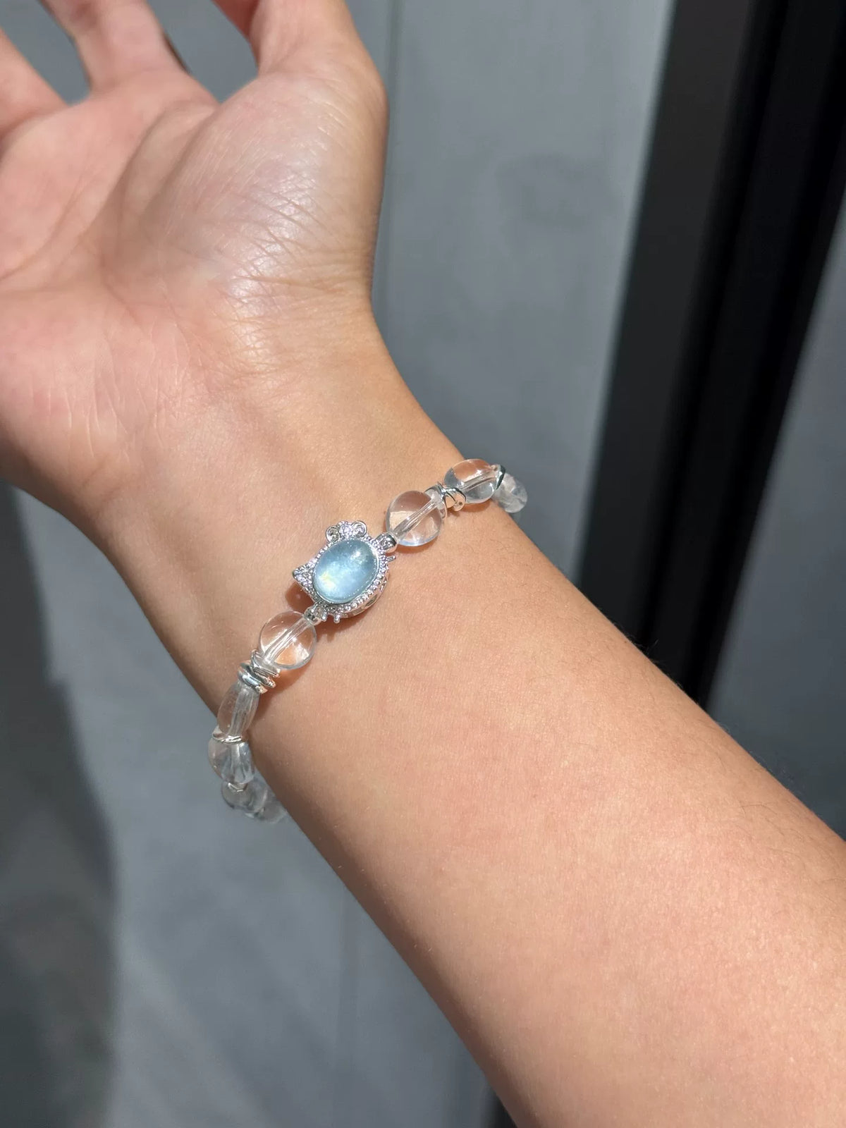 Armband med akvamarin och kristaller