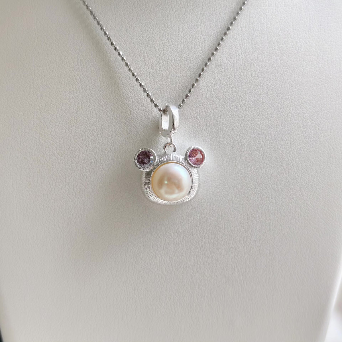 Brushed Bear Head Pearl Pendant Titanium Chain