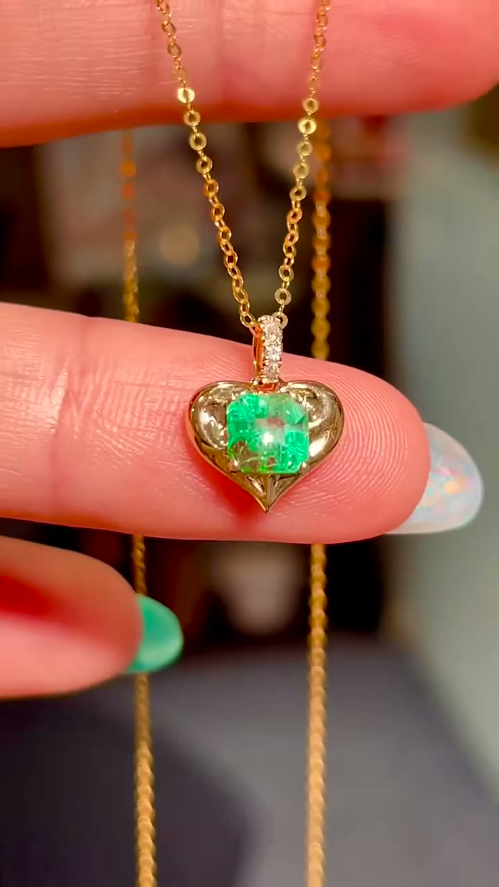18k Gold Heart Pendant Green Square Gemstone