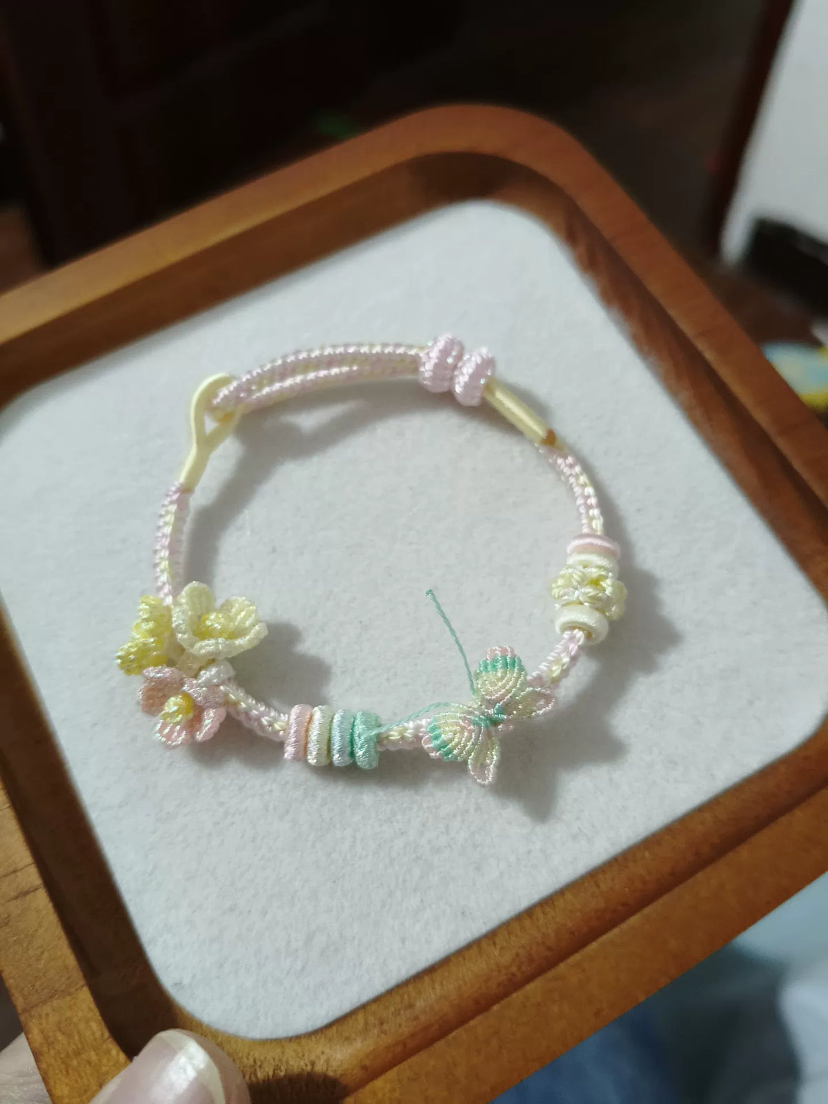 Handgeknüpftes Kordarmband Pastellverlauf Blumen Schmetterling