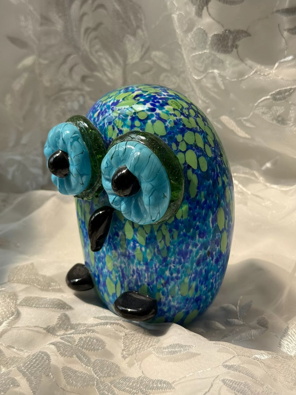 Figurine de hibou en verre artisanal bleu clair