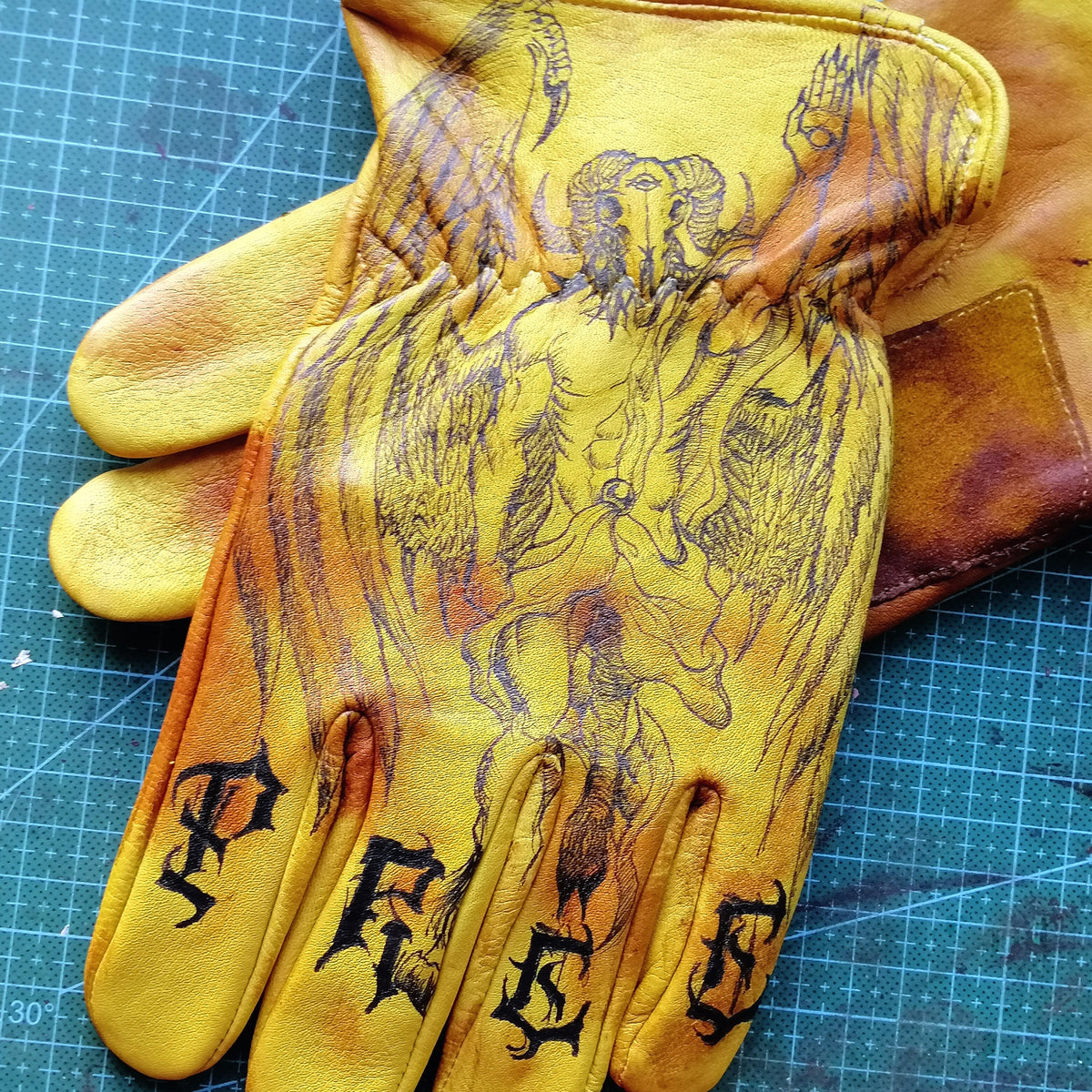 Vintage Engraving Leather Gloves Three Season