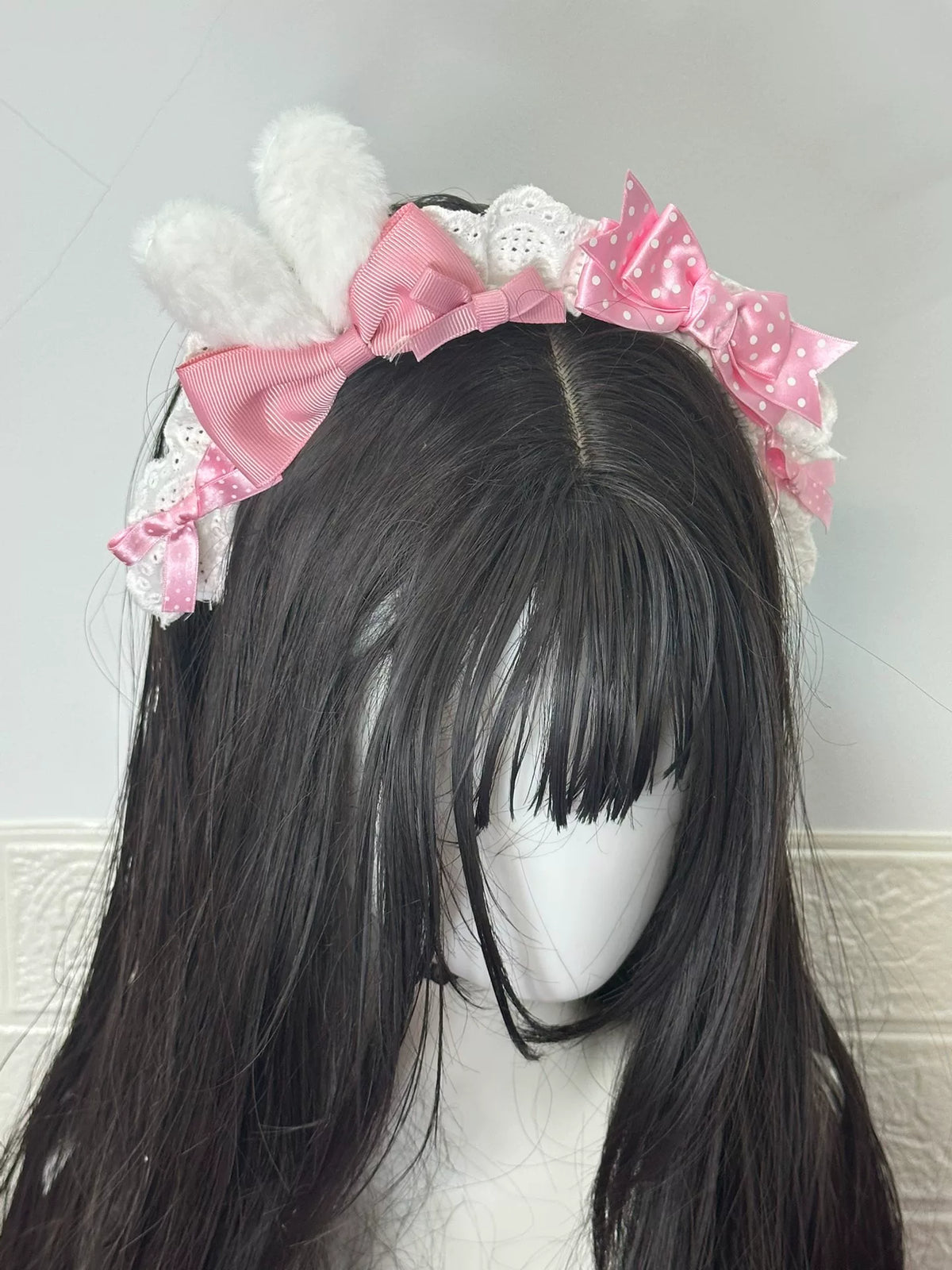 Weißes Plusch-Hasenohr-Hanband mit rosa Schleife