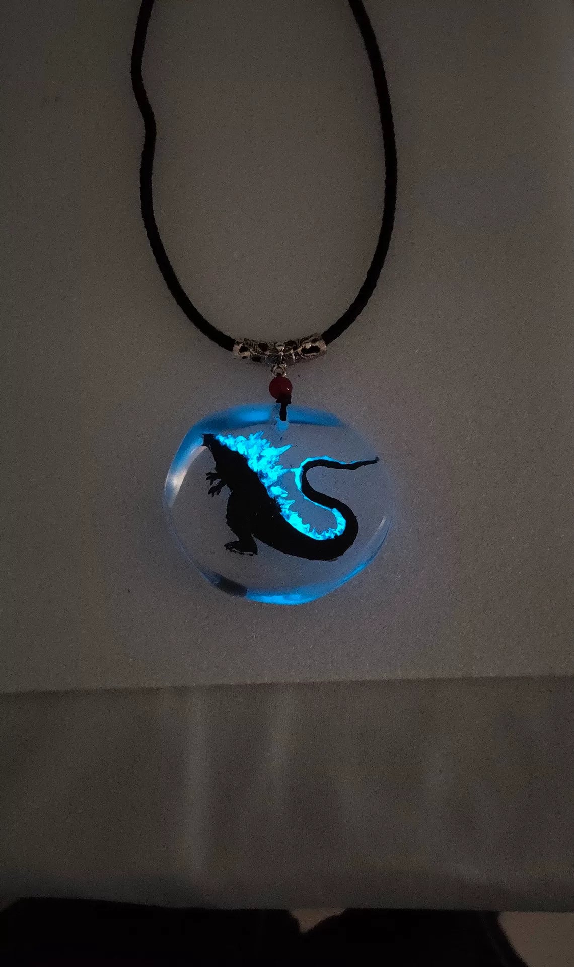 Collana in Resina Godzilla Brilla al Buio