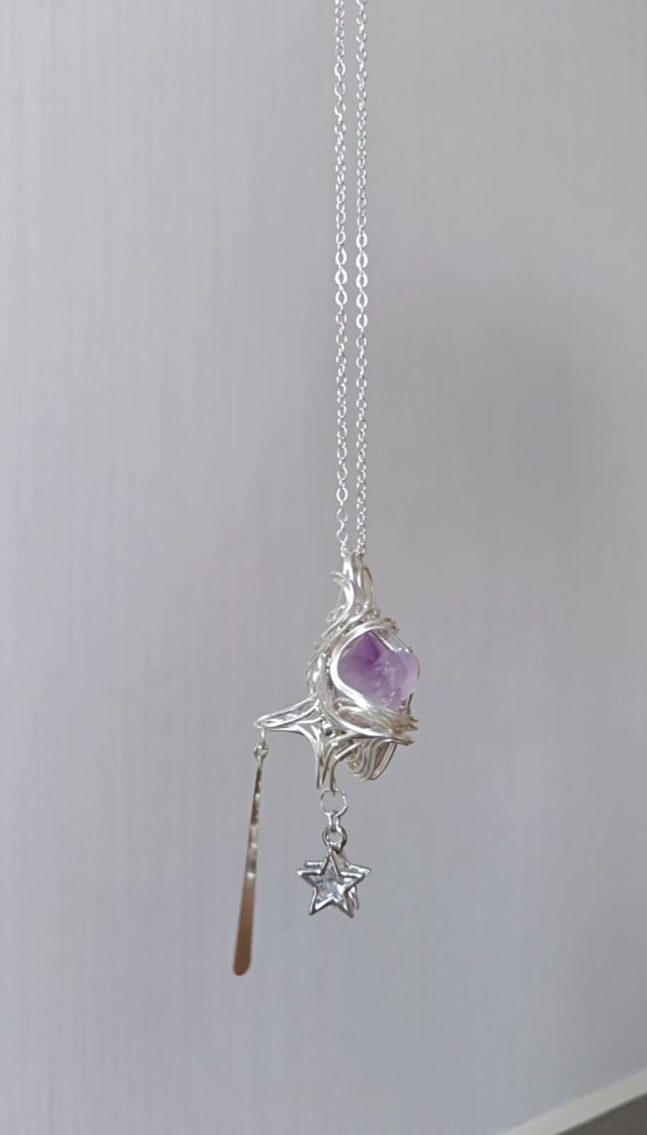 Collier pendentif améthyste artisanal torsadé de fil