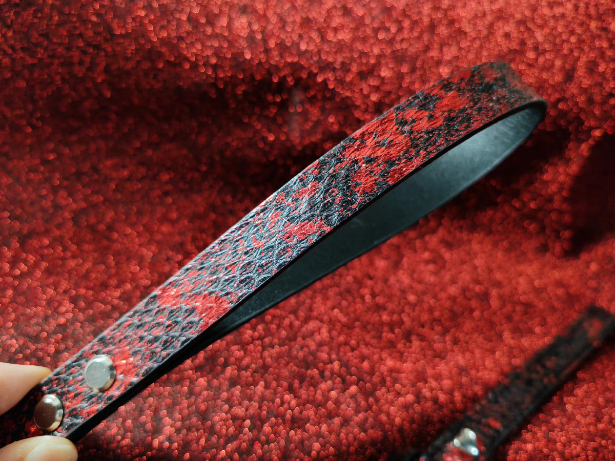 Set collare per animali in pelle di serpente nera e rossa