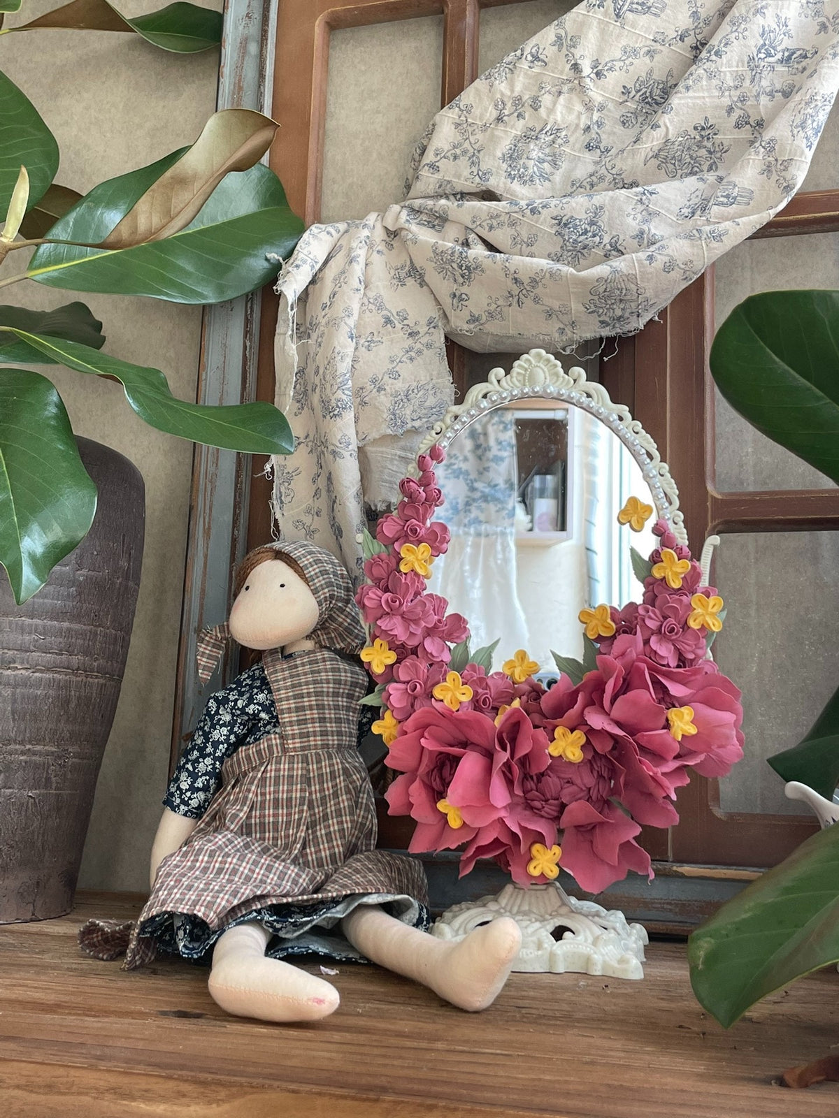 Oval Clay Flower Decor Mirror