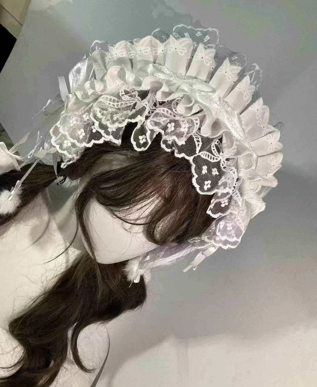 Diadema Lolita blanca artesanal con velo desmontable