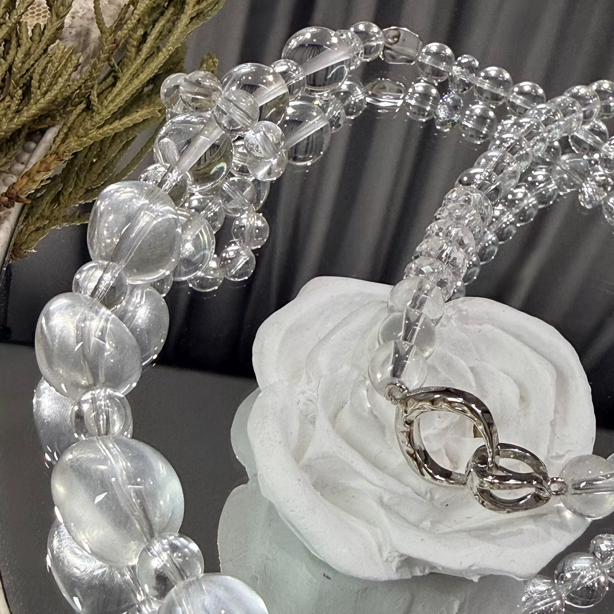 Halsband med fasetterad naturlig vit kvarts i 925 silver