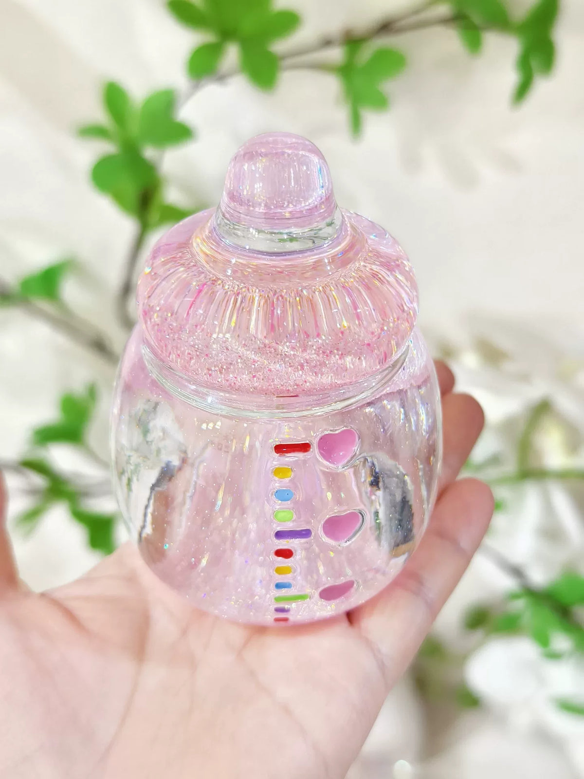 Glittriga rosa resin-nappflaskor twistburkar
