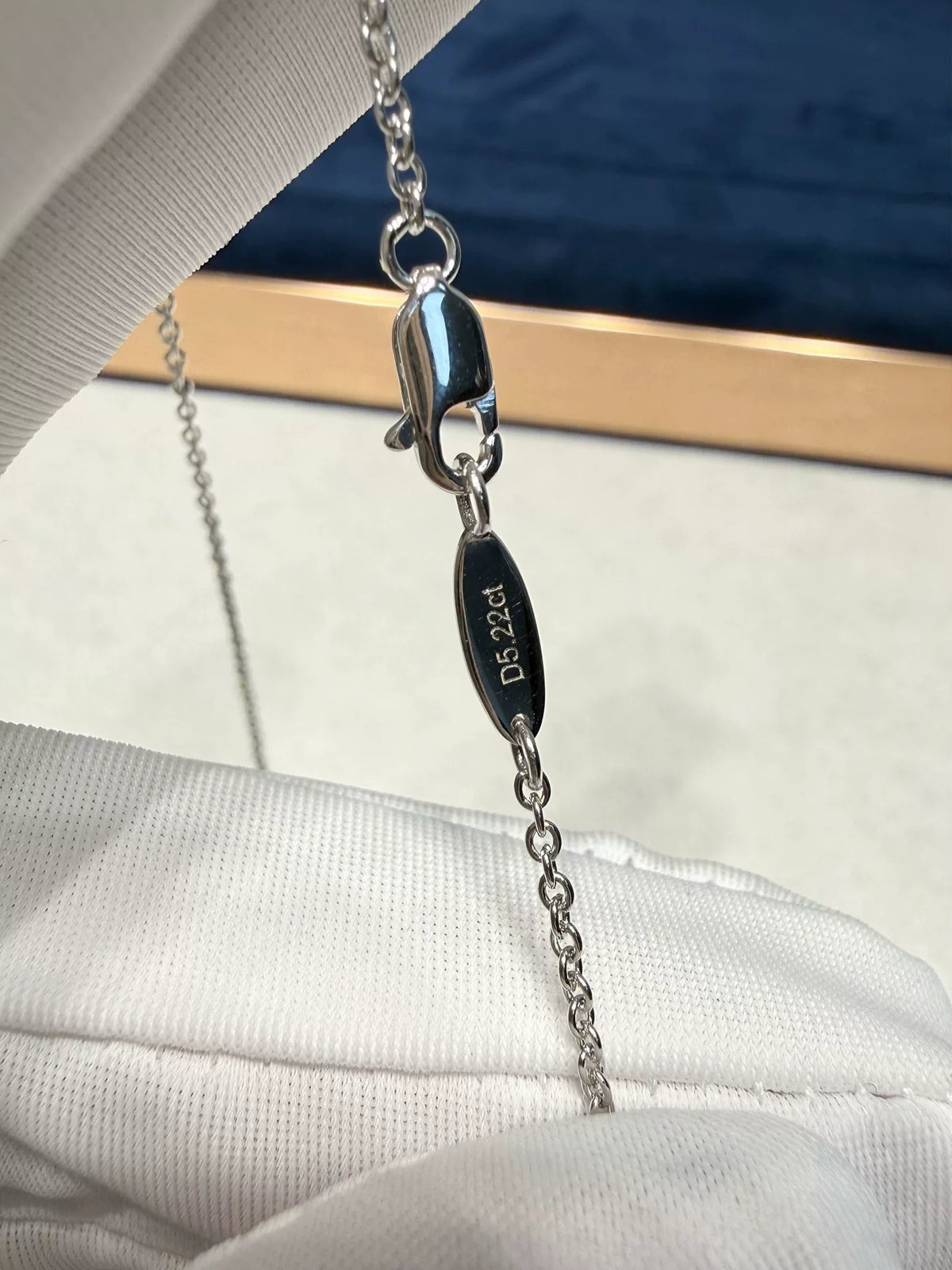 スノーフレイククロスネックレス ハイカーボンダイヤモンド