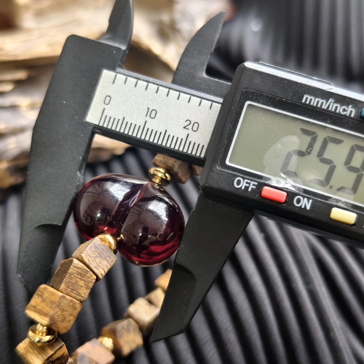 Agholz-Armband mit Blutbernstein-Herz