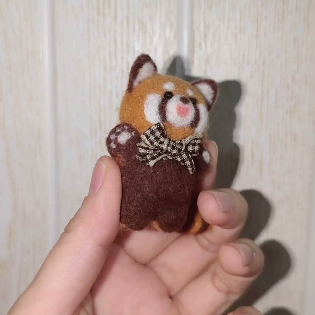 Handgemaakte vilten wol knuffelhanger rode panda