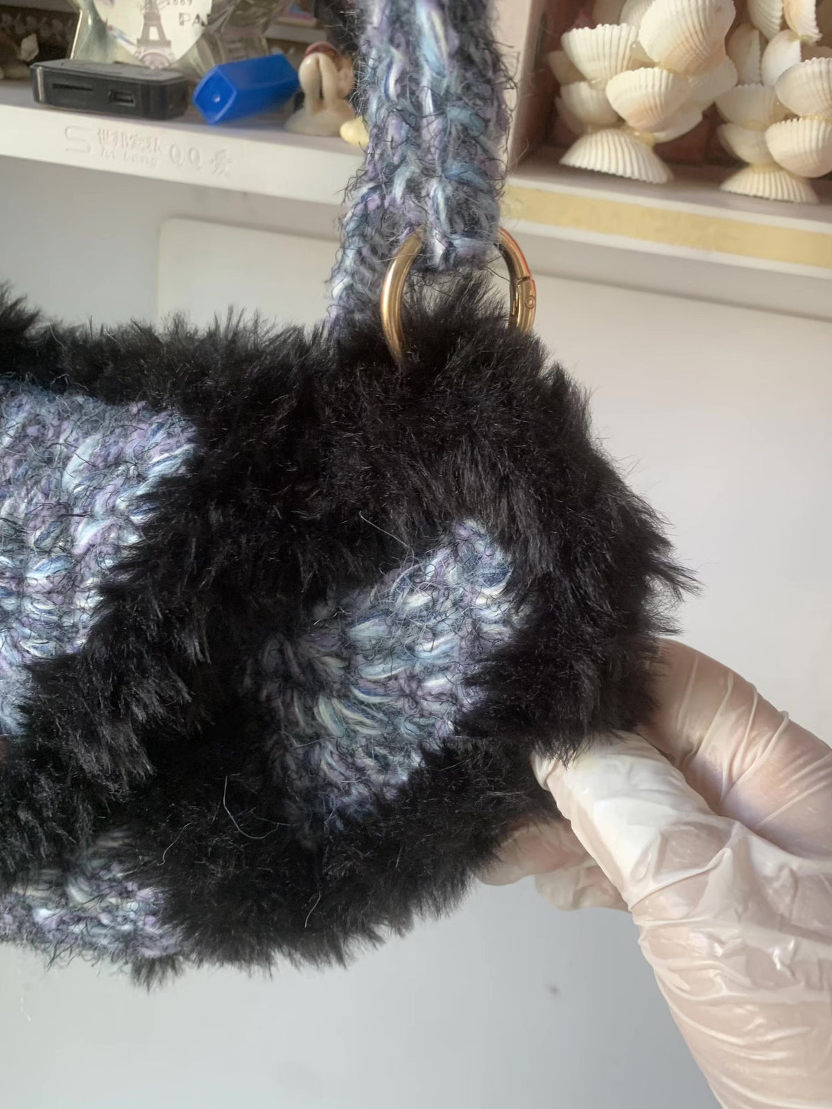Sac corne au crochet main avec bordure en fourrure noire