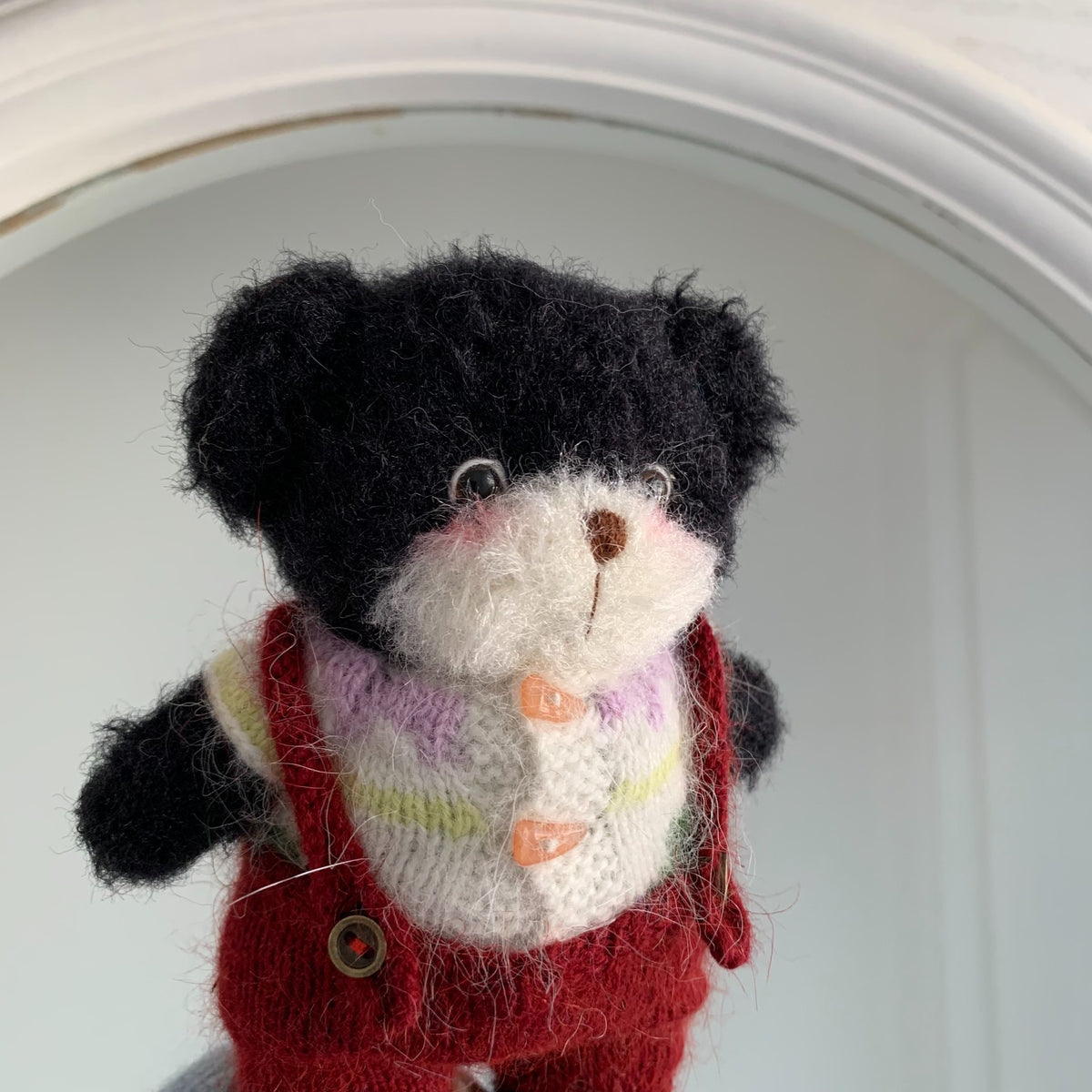 Figura de Urso de Peluche Preto Tricotada à Mão