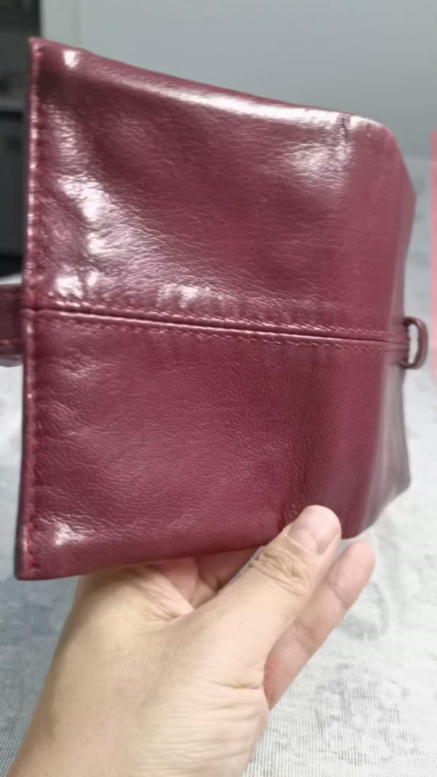 Raccoglitore ad anelli in pelle di capra cerata oxblood
