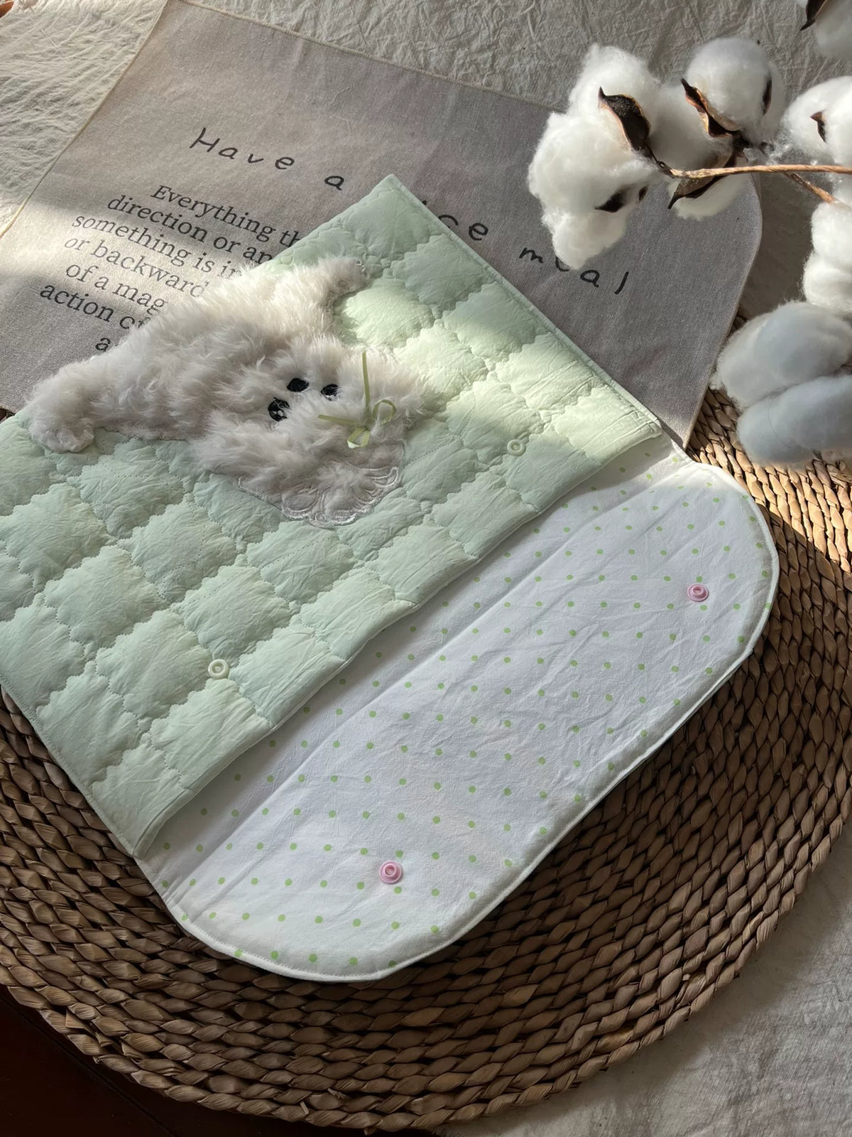 Mintgrön quiltad laptop-fodral med hundapplikation