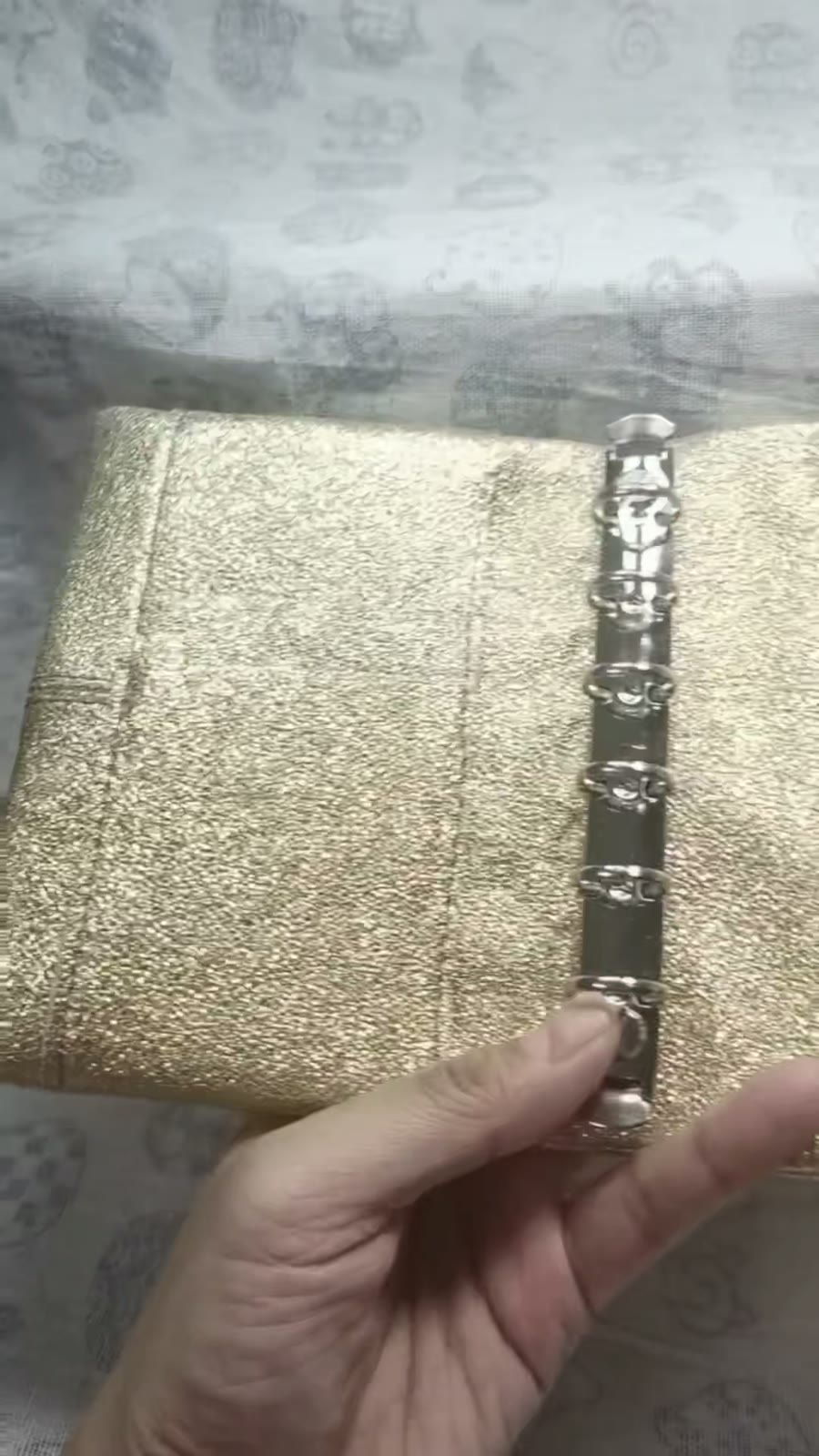 Funda para Agenda A7 en Piel de Cordero Dorado Metálico con Seis Anillos