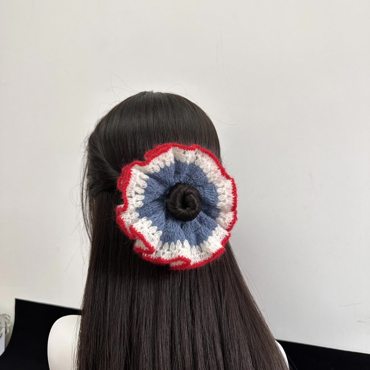 Elástico de Cabelo em Croché à Mão Azul Branco e Vermelho