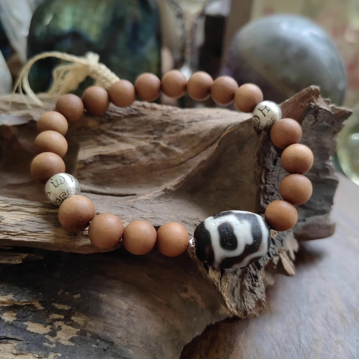 Old Mountain Sandalwood Bracelet with Agate Dzi Bead