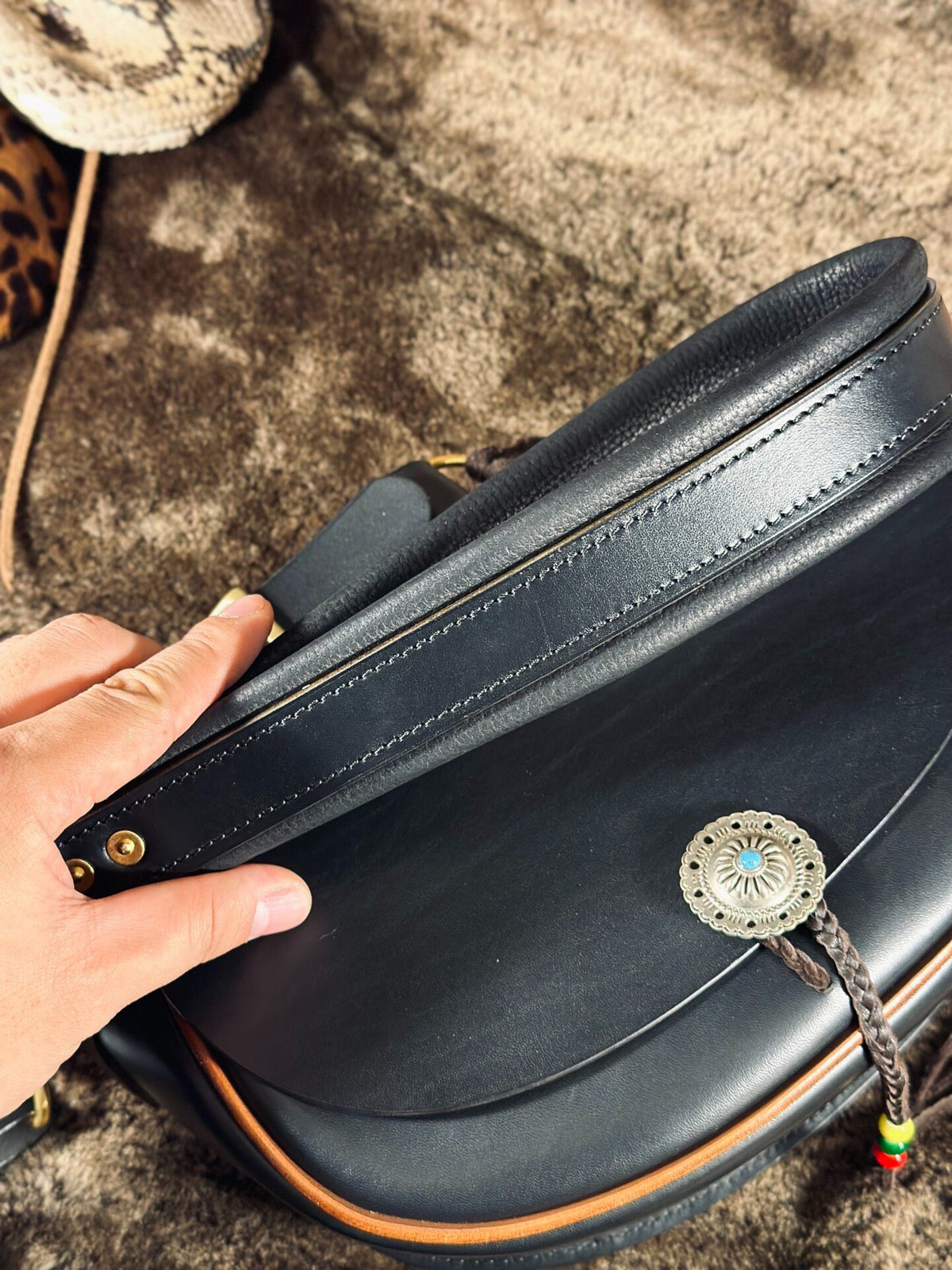 Vegetable-Tanned Leather Single-Shoulder Bag