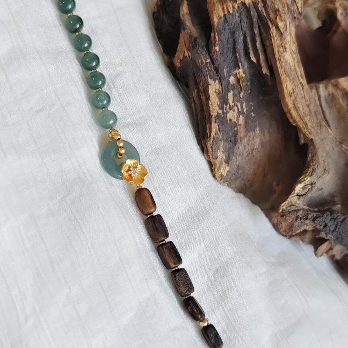 Bracelet Boucle de Paix en Jadeite d'Eau Bleue