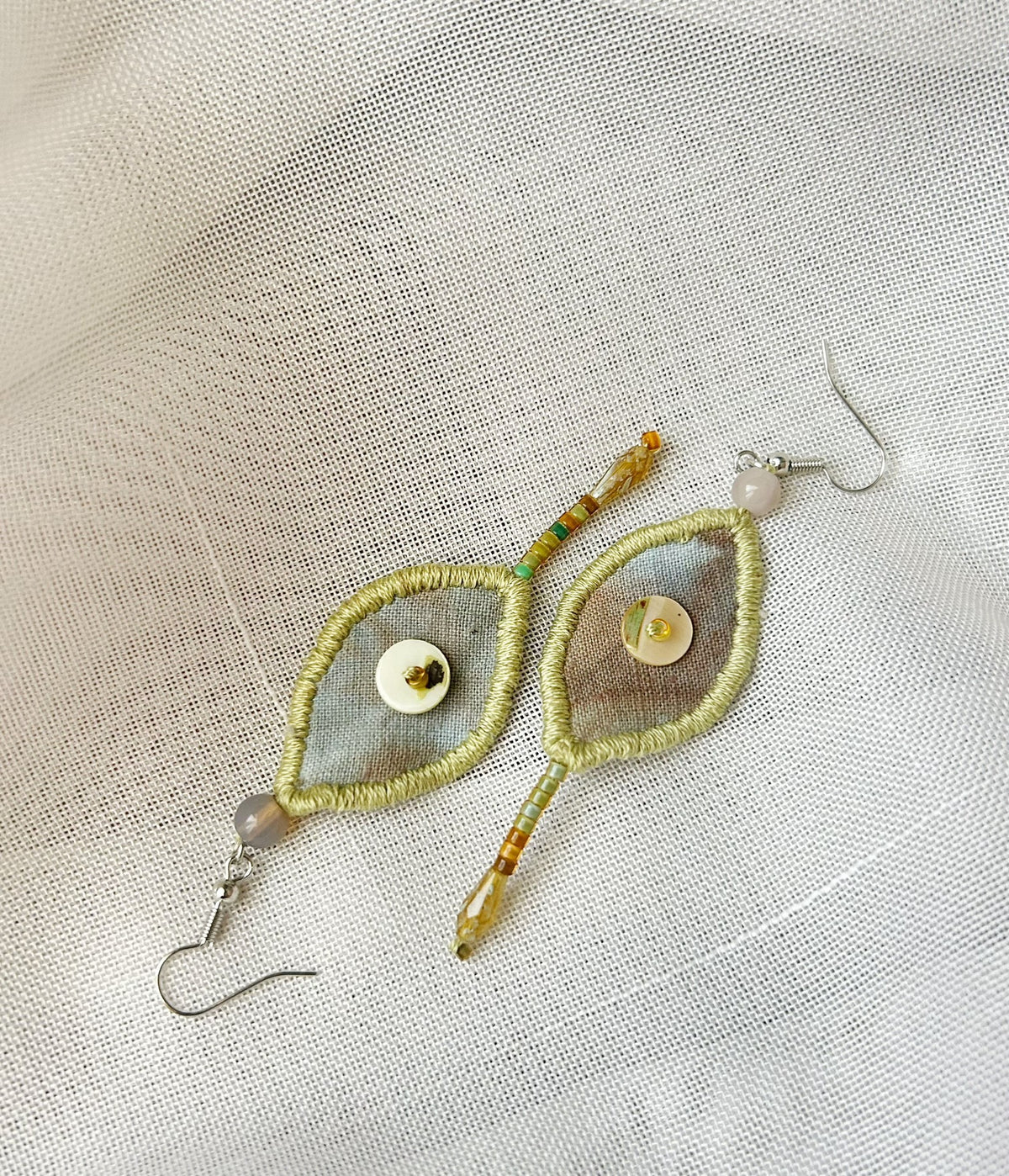 Boucles d'oreilles feuille en tissu fait main vert mousse