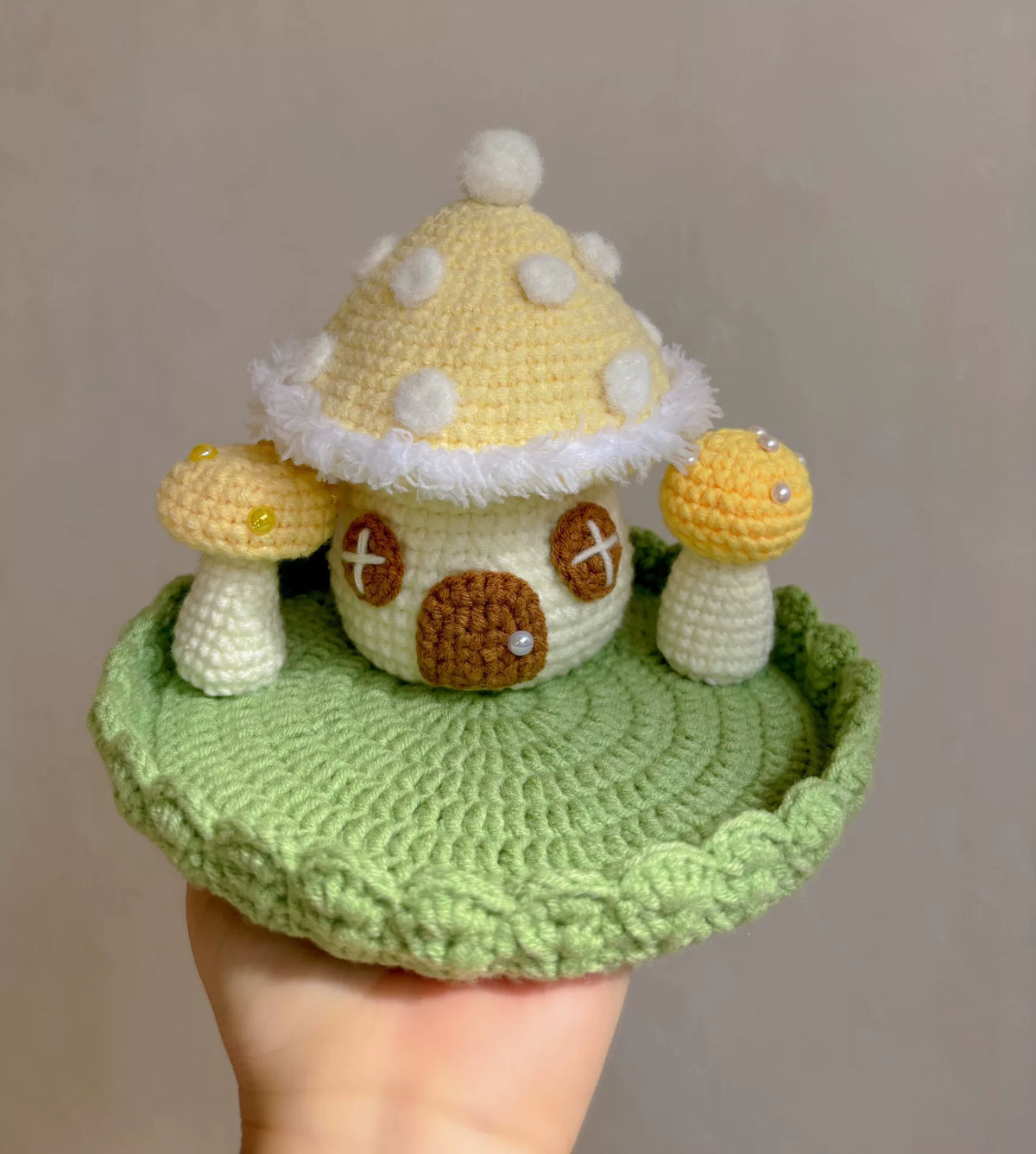 Vassoio Portagioielli e Contenitore Decorativo a Forma di Casa-Fungo all'Uncinto