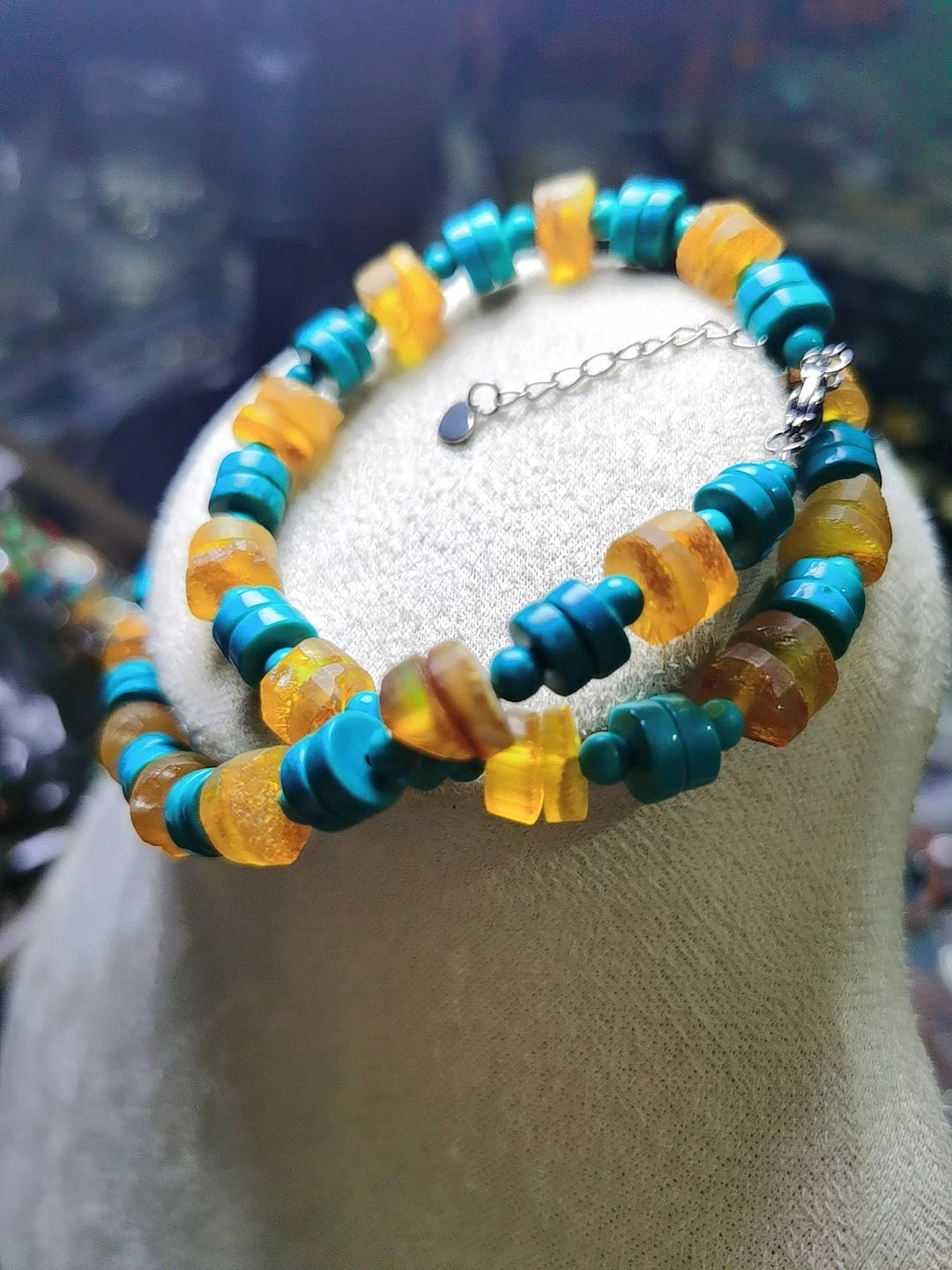 Collier de perles en turquoise et ambre