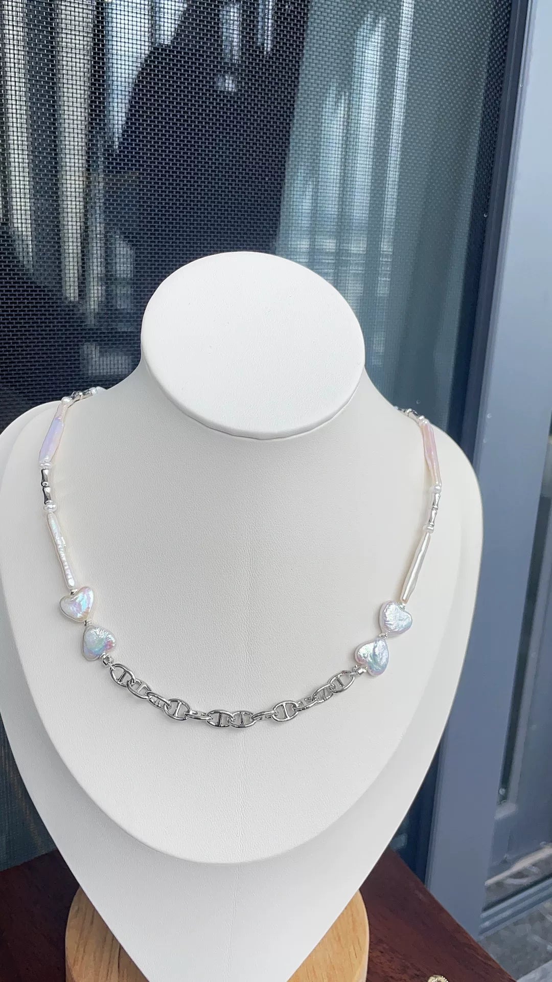 Collier perles cœur et acier de titane