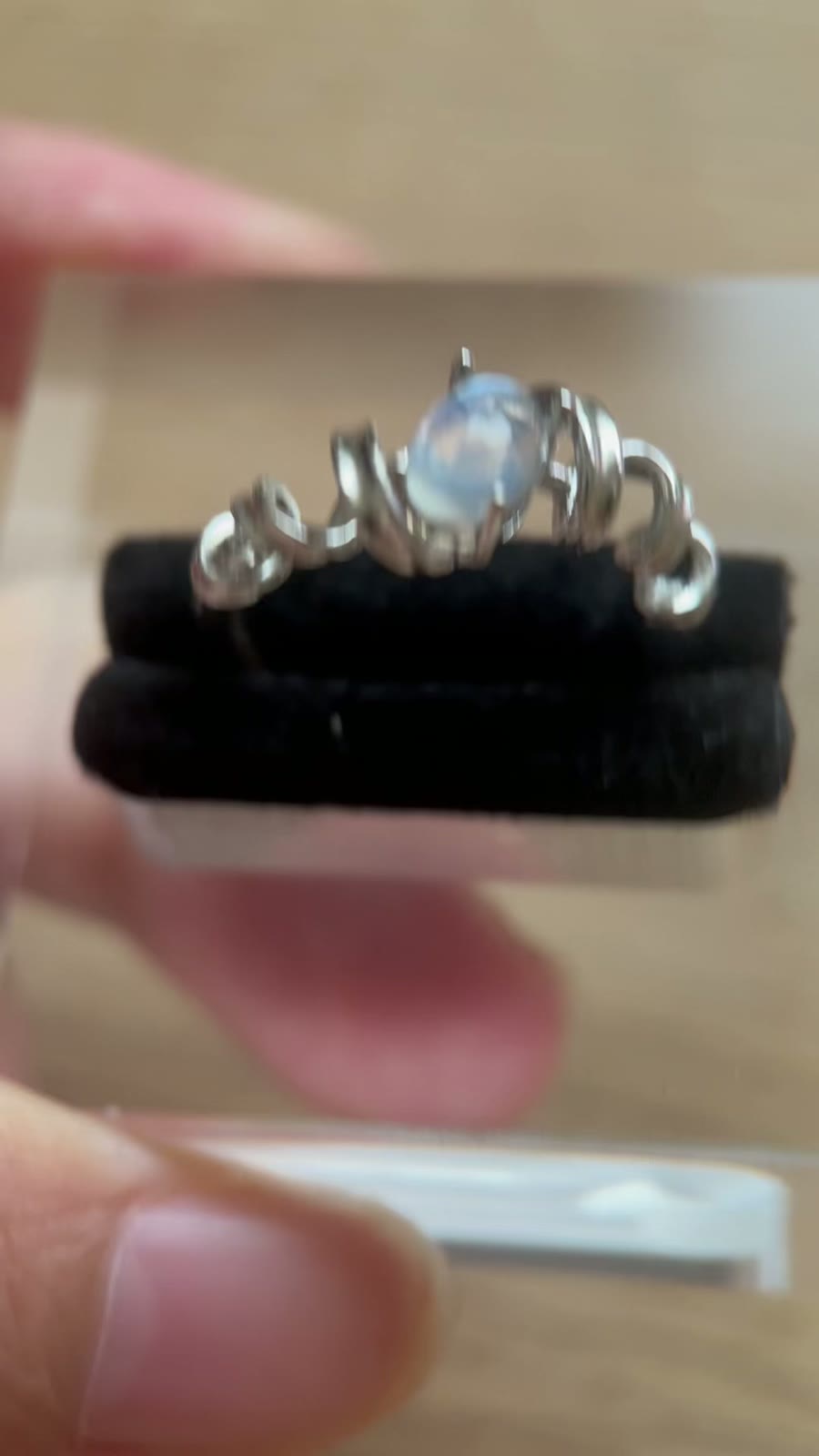 Anel de Prata Esterlina com Pedra-da-Lua