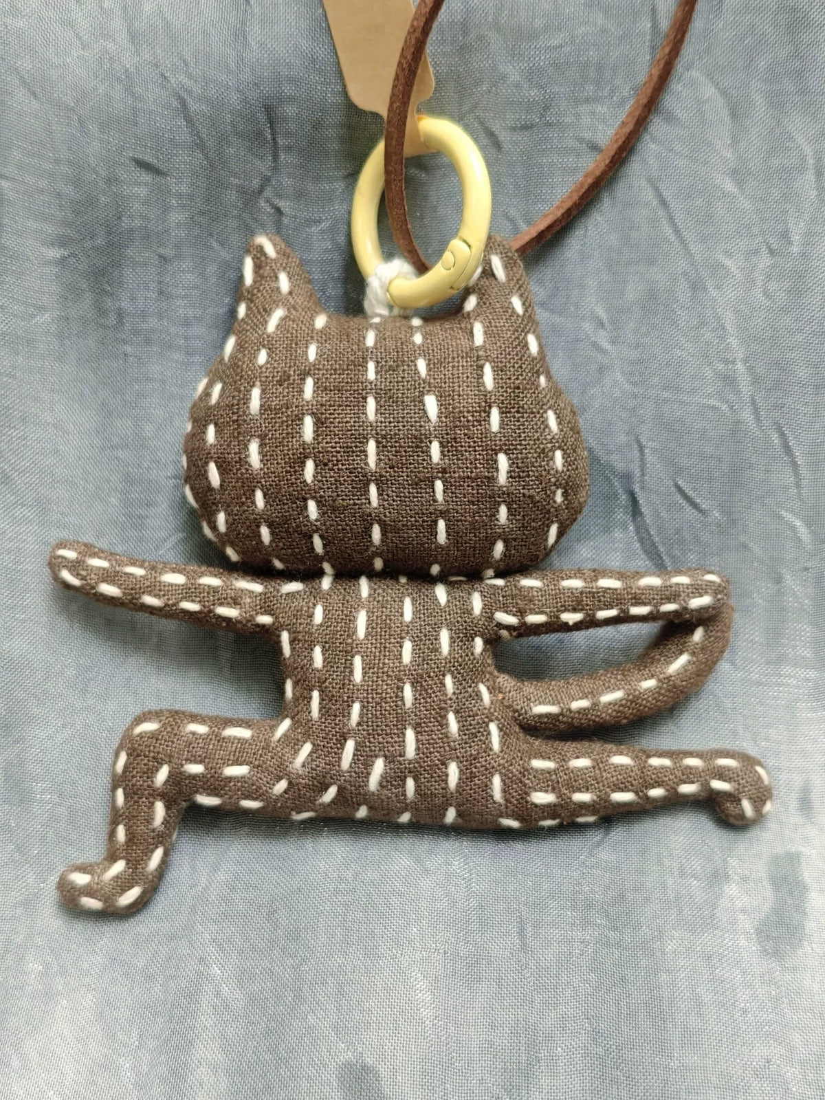 Handgefertigter Stoff-Kung-Fu-Katzen-Anhänger