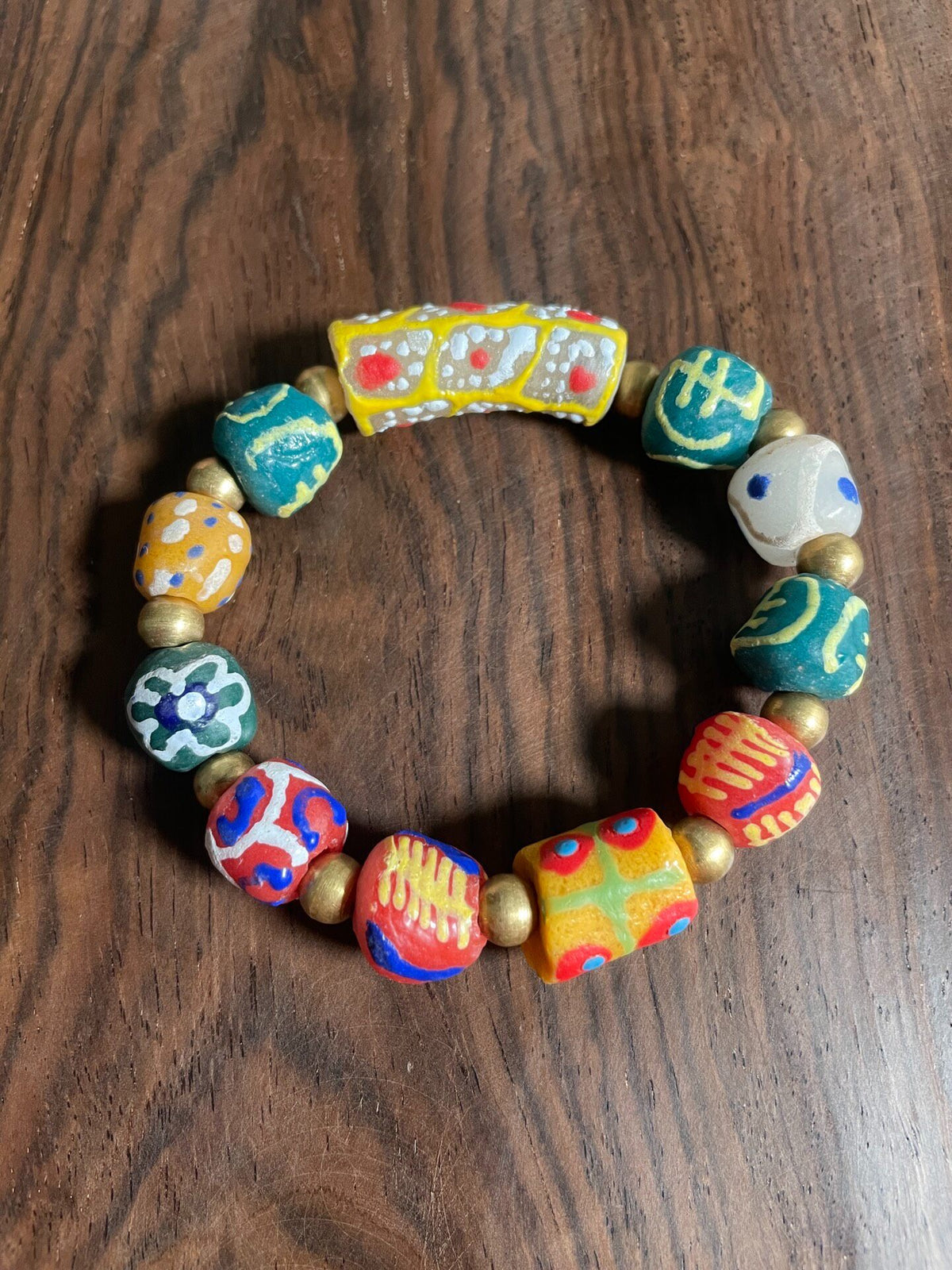 Handbemaltes Armband mit afrikanischen Handelsperlen