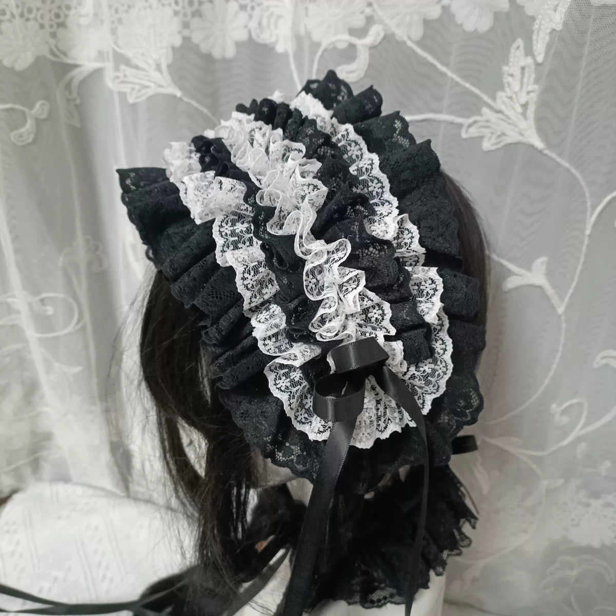 Black and White Lace Ruffled Lolita Bonnet
