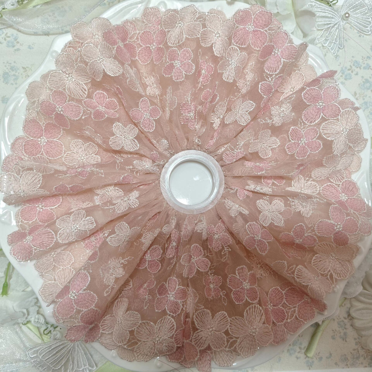 Goma de Pelo de Malla con Bordado Floral Rosa