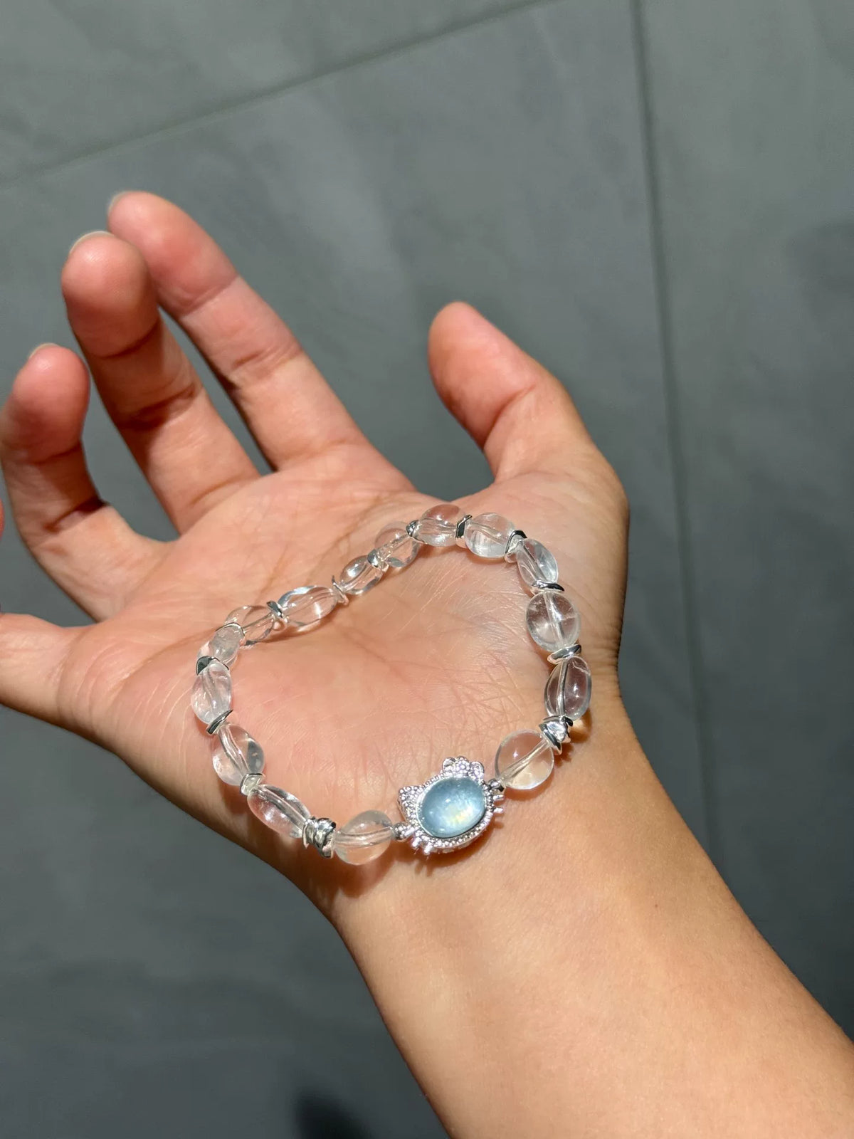 Armband med akvamarin och kristaller