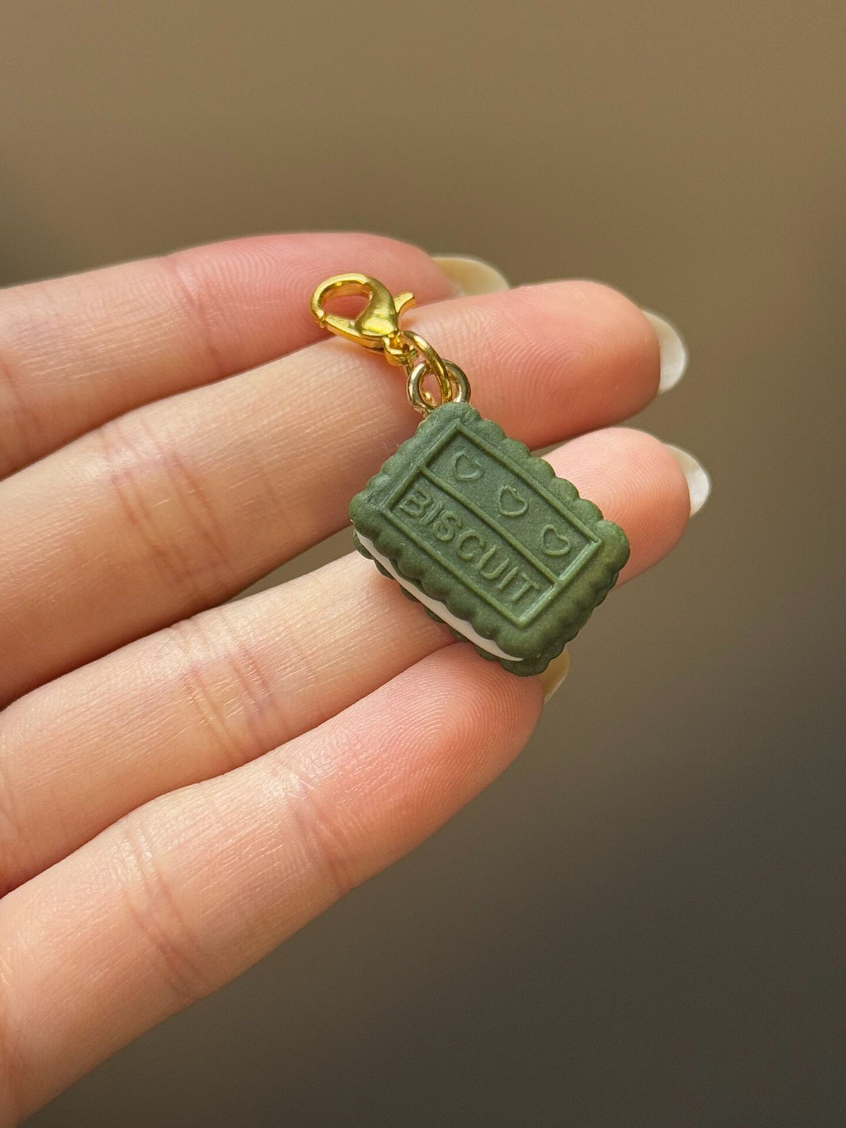 Biscuit Charm Green White Gold Clasp