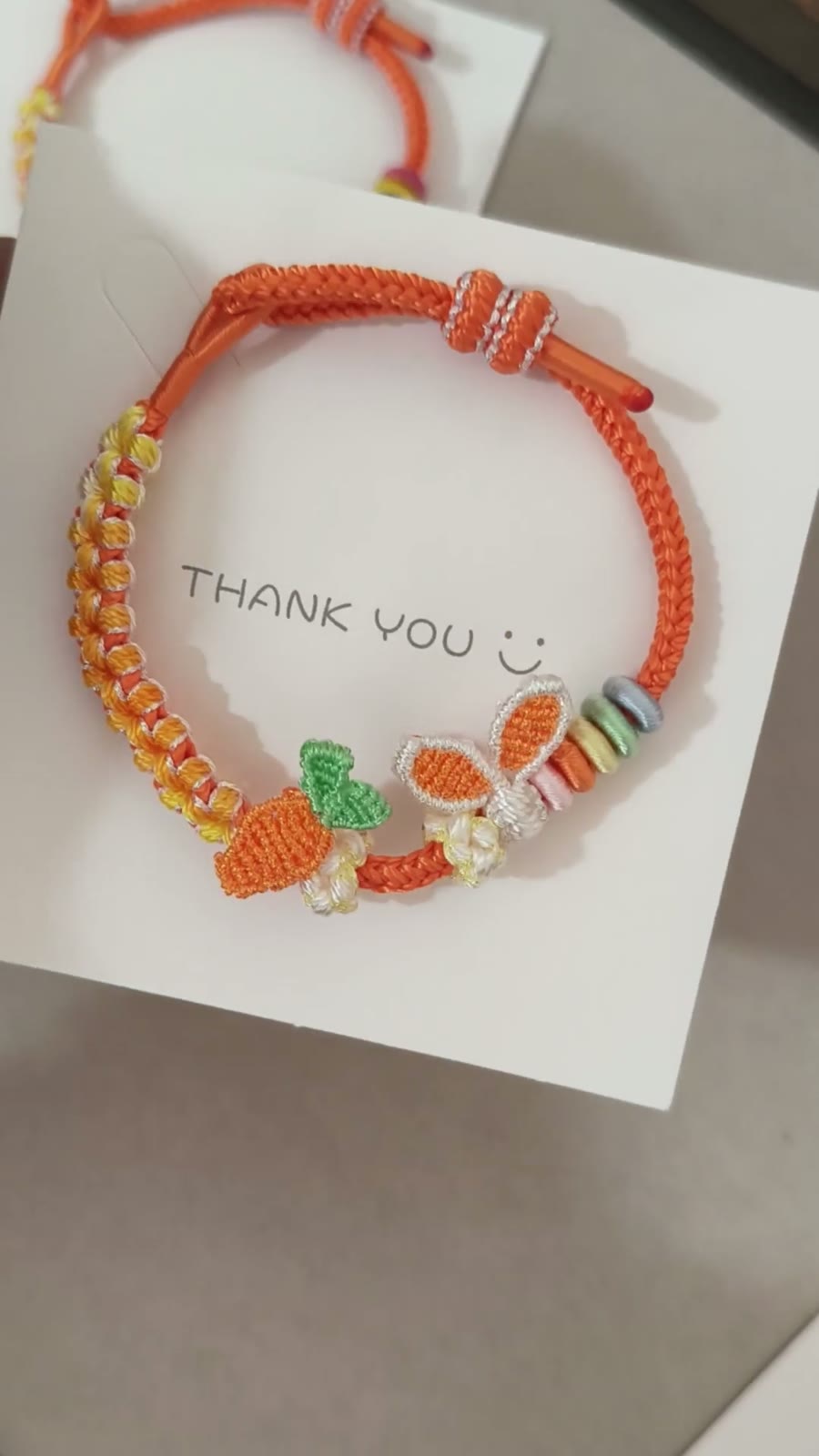 Bracelet artisanal tressé lapin et carotte dégradé orange