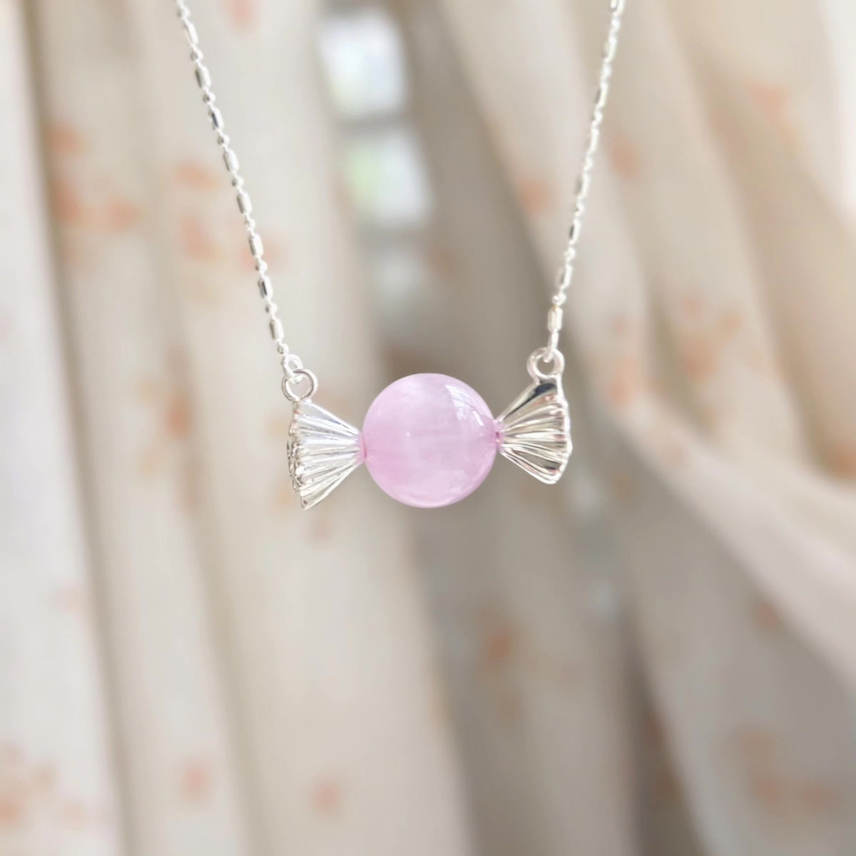 Collier Candy Kunzite avec sphère de 13 mm