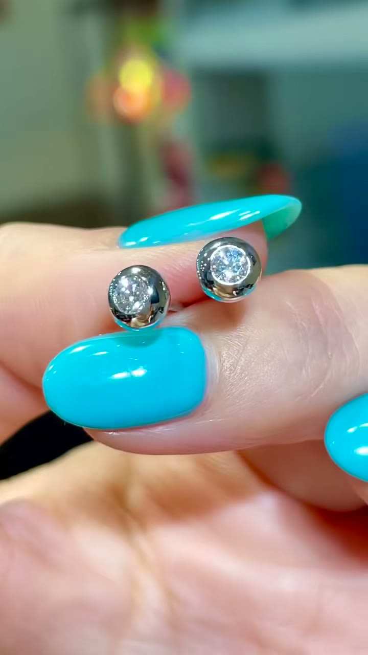 18k White Gold Bubble Eye Stud Earrings, 0.25ct Diamond